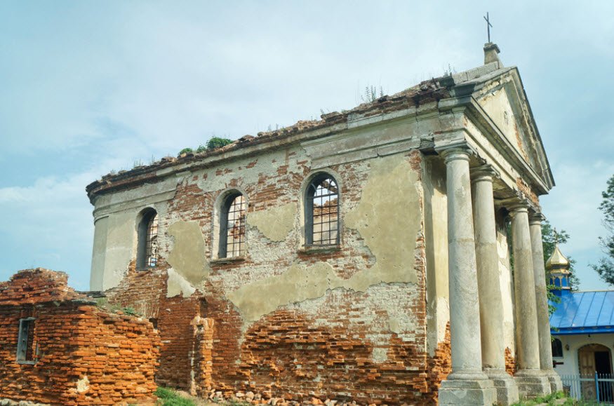 Zamok U Seli Vysichka, Pyshchatyntsi, Ukraine